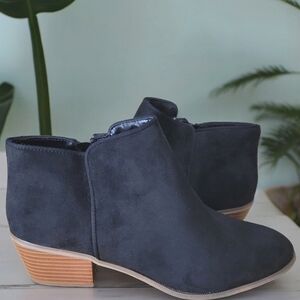 Amazon Essentials Womens Black Aola Ankle Boot Size 13